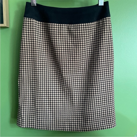 🚨3X$30🚨 Houndstooth skirt - Picture 3 of 10